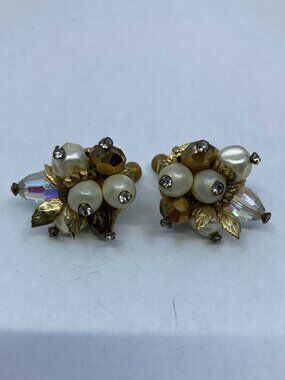 Vtg Vendome faux pearl Miriam Haskell style gold tone clip earrings